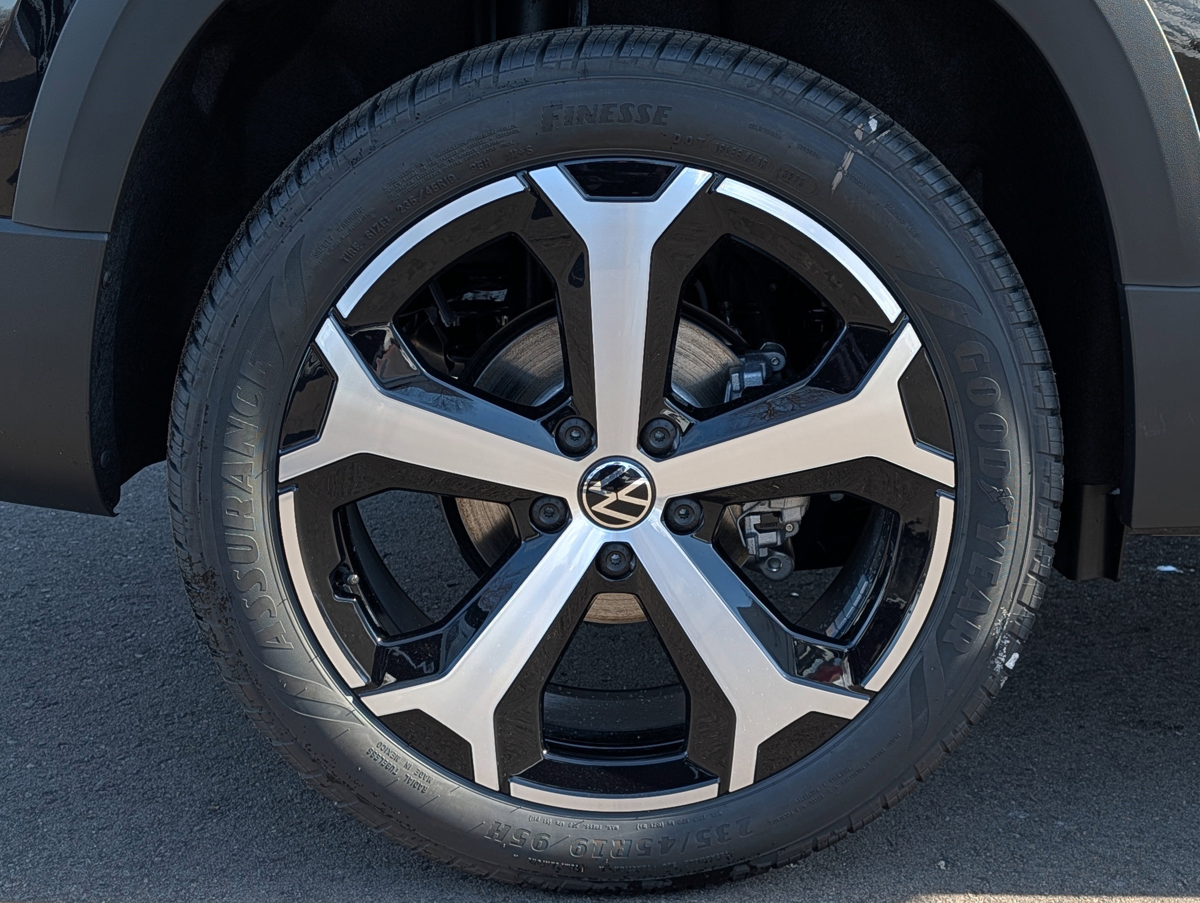 New 2026 Volkswagen Taos SEL image 5