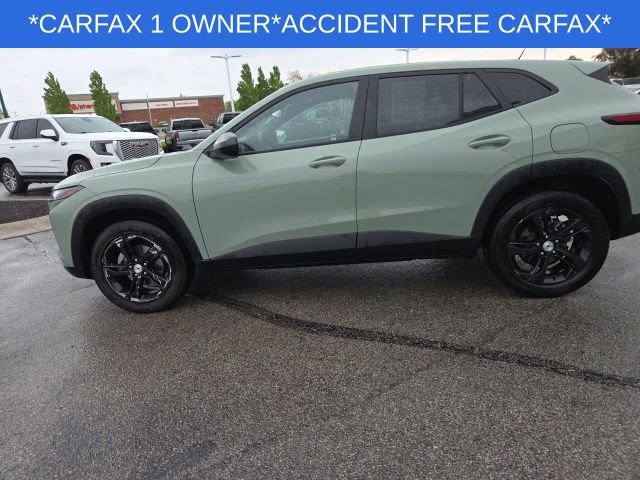 Used 2024 Chevrolet Trax RS w/ Sunroof Package FWD image 12