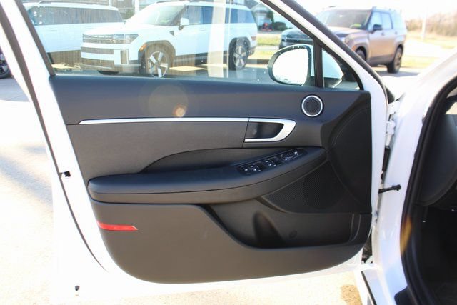 Used 2026 Hyundai Sonata SE FWD image 8