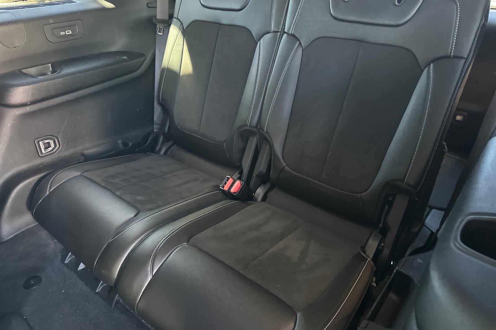 Used 2022 Jeep Grand Cherokee L Laredo RWD image 17