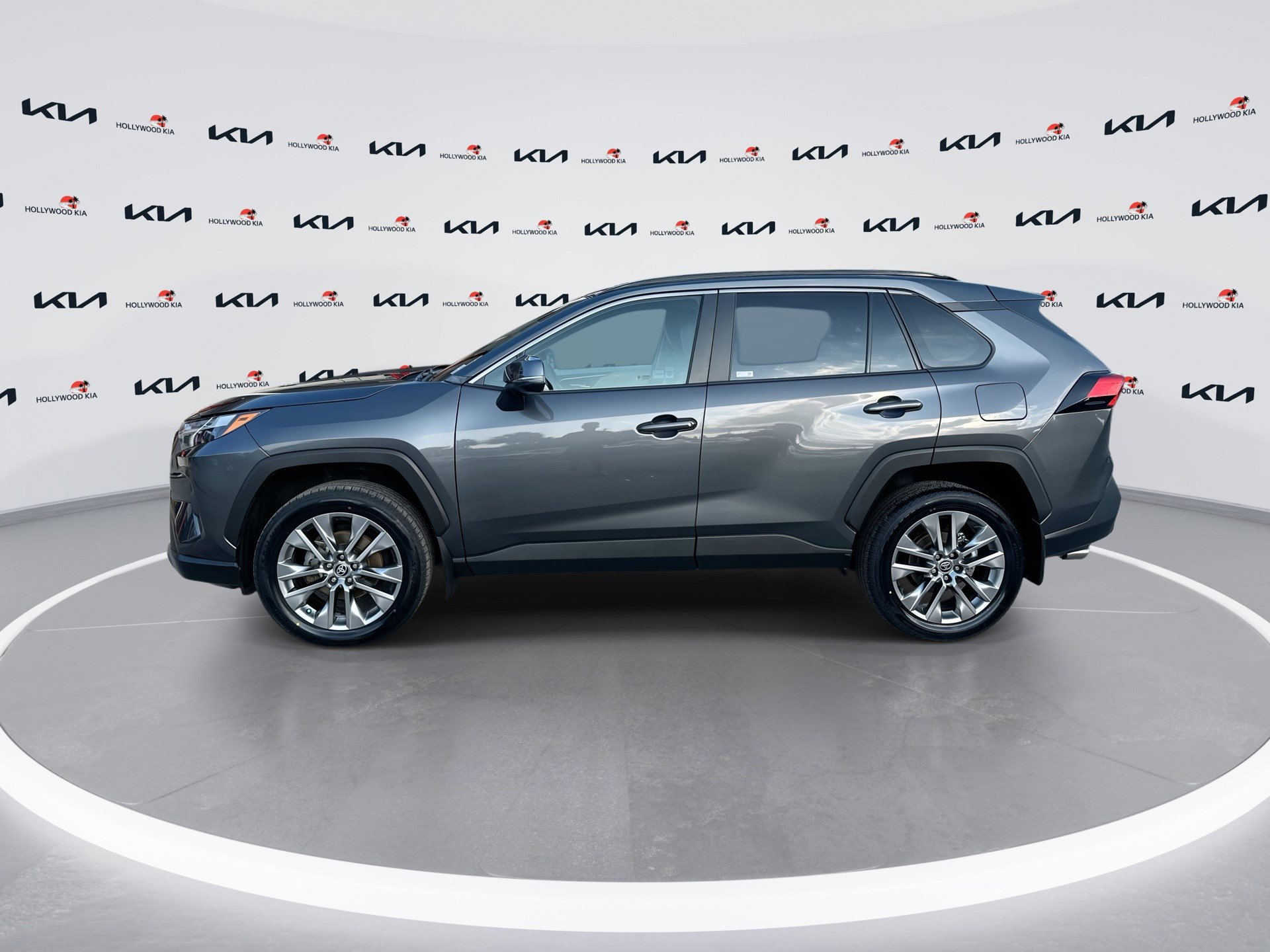Used 2024 Toyota RAV4 XLE Premium FWD image 5