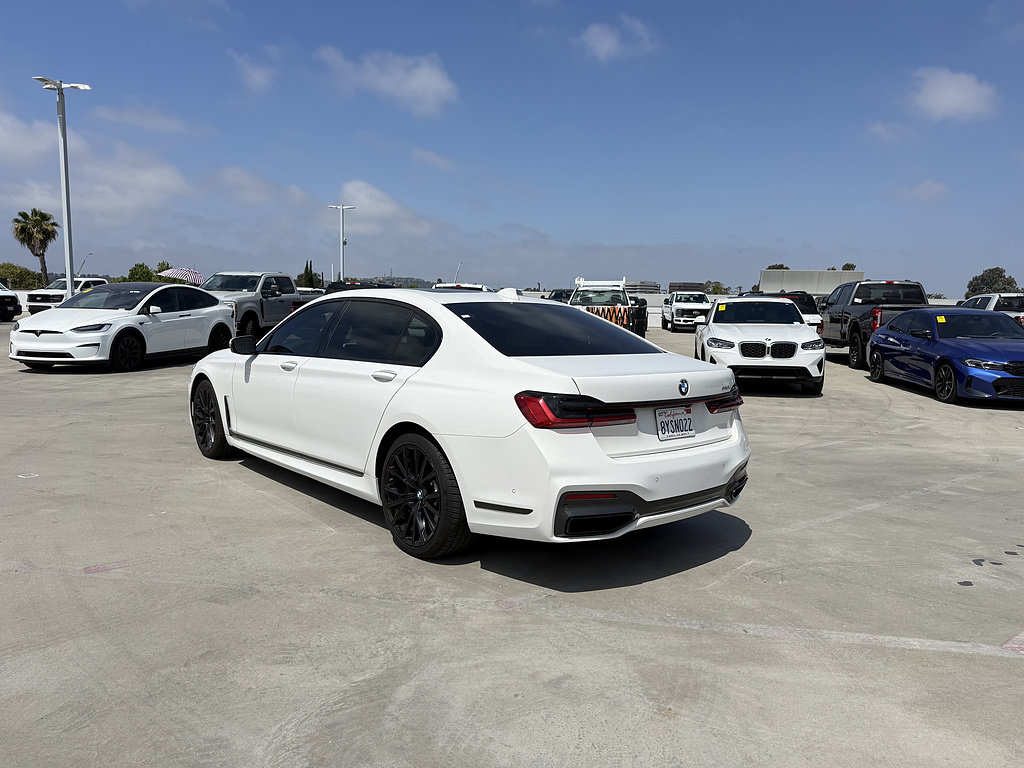 Used 2022 BMW 740i w/ M Sport Package RWD image 2