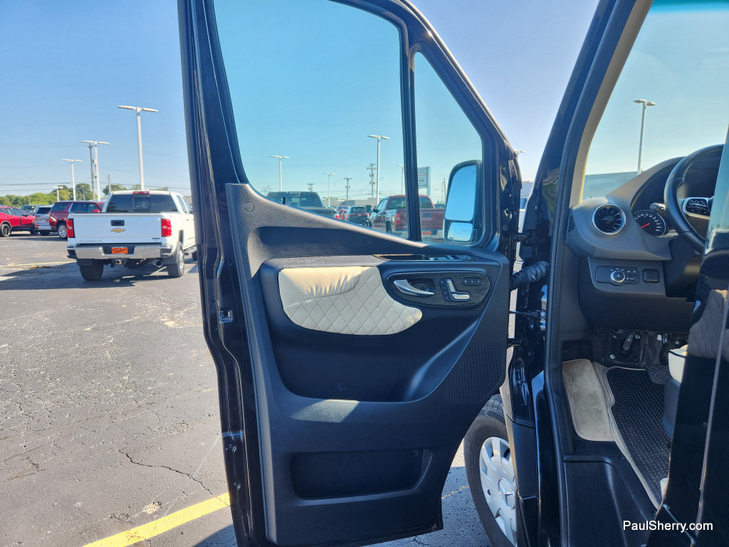 Used 2020 Mercedes-Benz Sprinter 2500 image 27