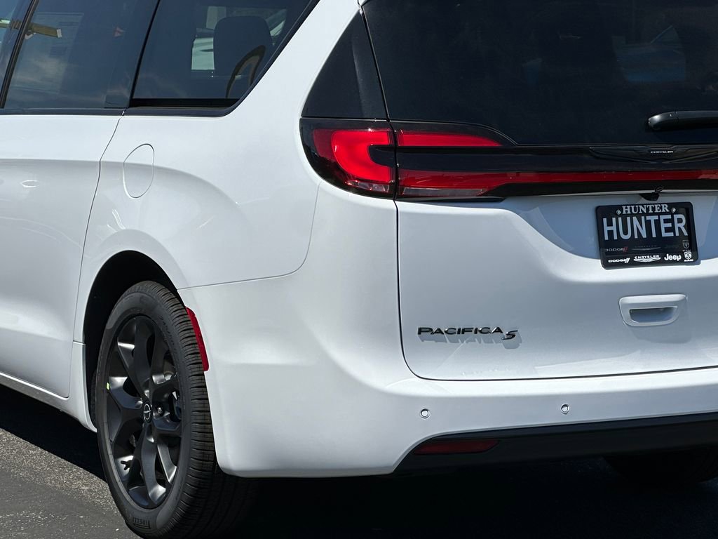 New 2026 Chrysler Pacifica Select FWD image 5
