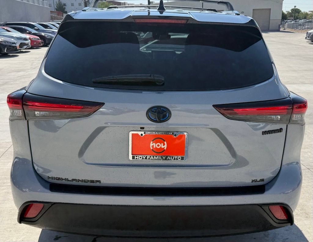 Used 2024 Toyota Highlander XLE FWD image 8