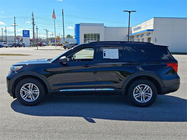 Used 2023 Ford Explorer XLT w/ Equipment Group 202A image 9