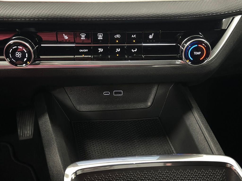 New 2026 Chevrolet Equinox LT w/ Safety and Technology Package FWD image 21