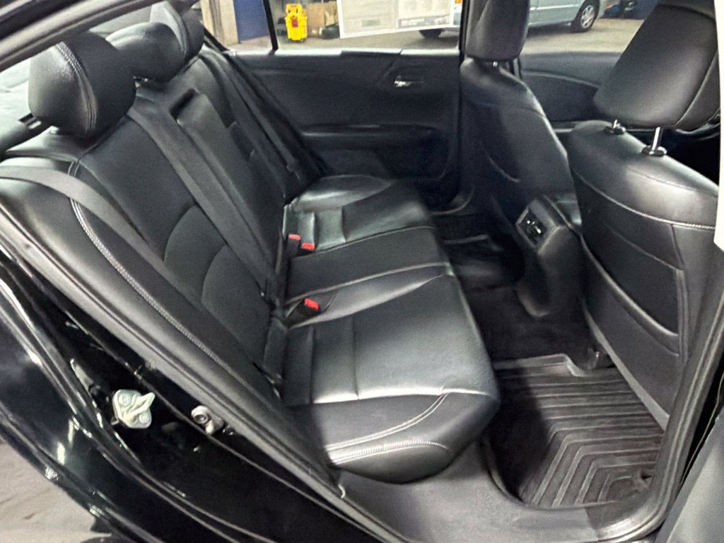 Used 2017 Honda Accord Touring image 10