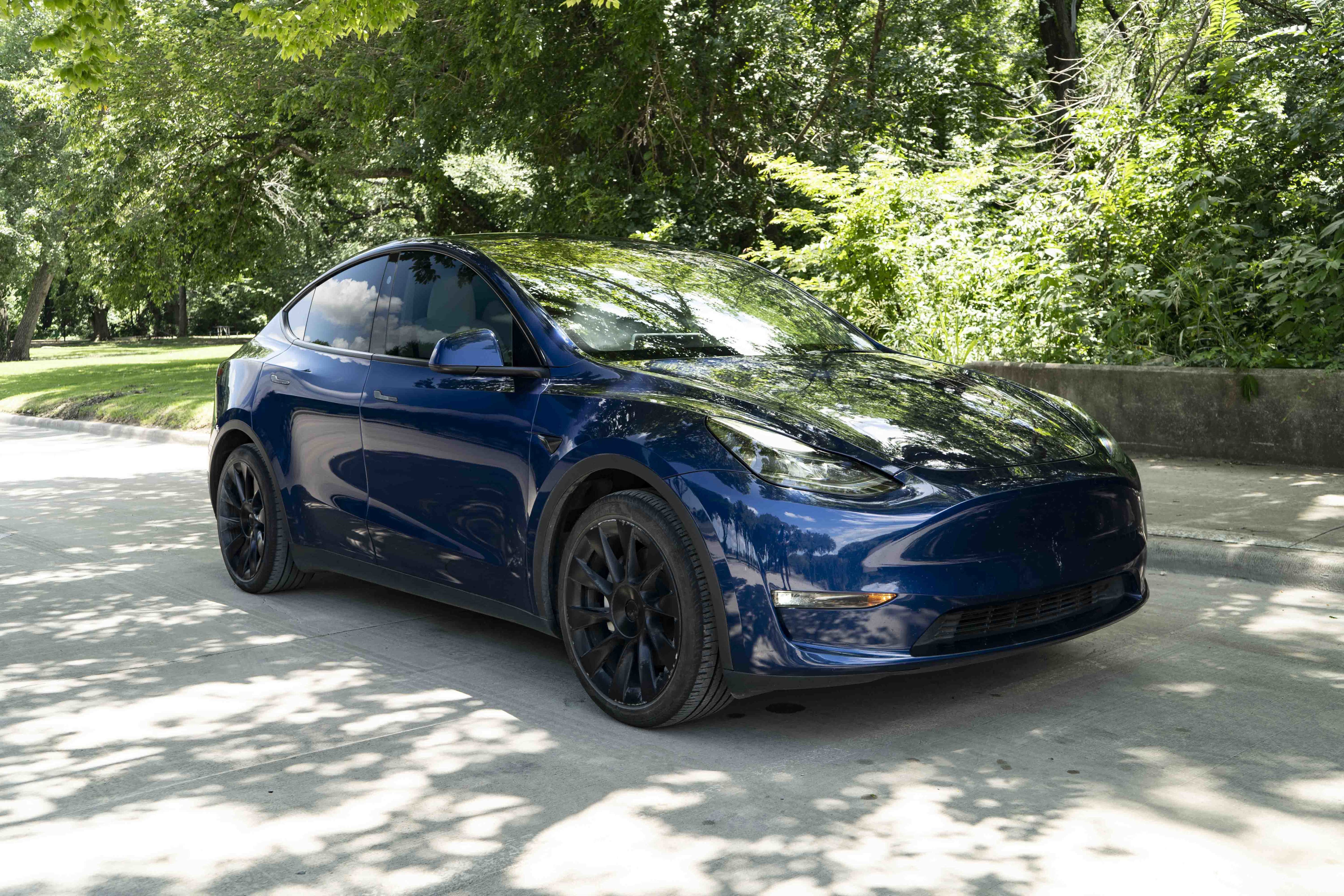 Used 2023 Tesla Model Y Long Range AWD/4WD image 2