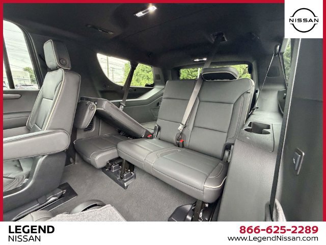 Used 2025 Chevrolet Suburban Premier AWD/4WD image 23