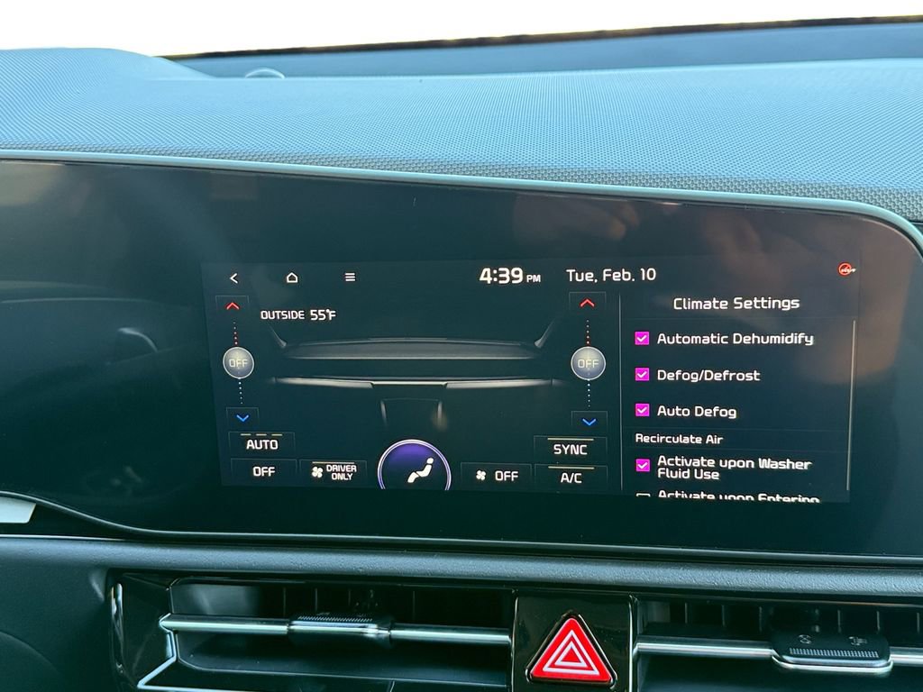 New 2025 Kia Niro SX Touring image 17