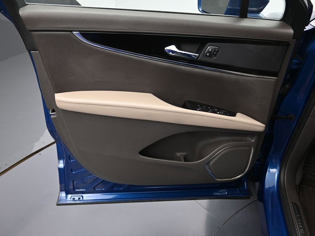 Used 2021 Lincoln Nautilus FWD w/ Equipment Group 101A image 11