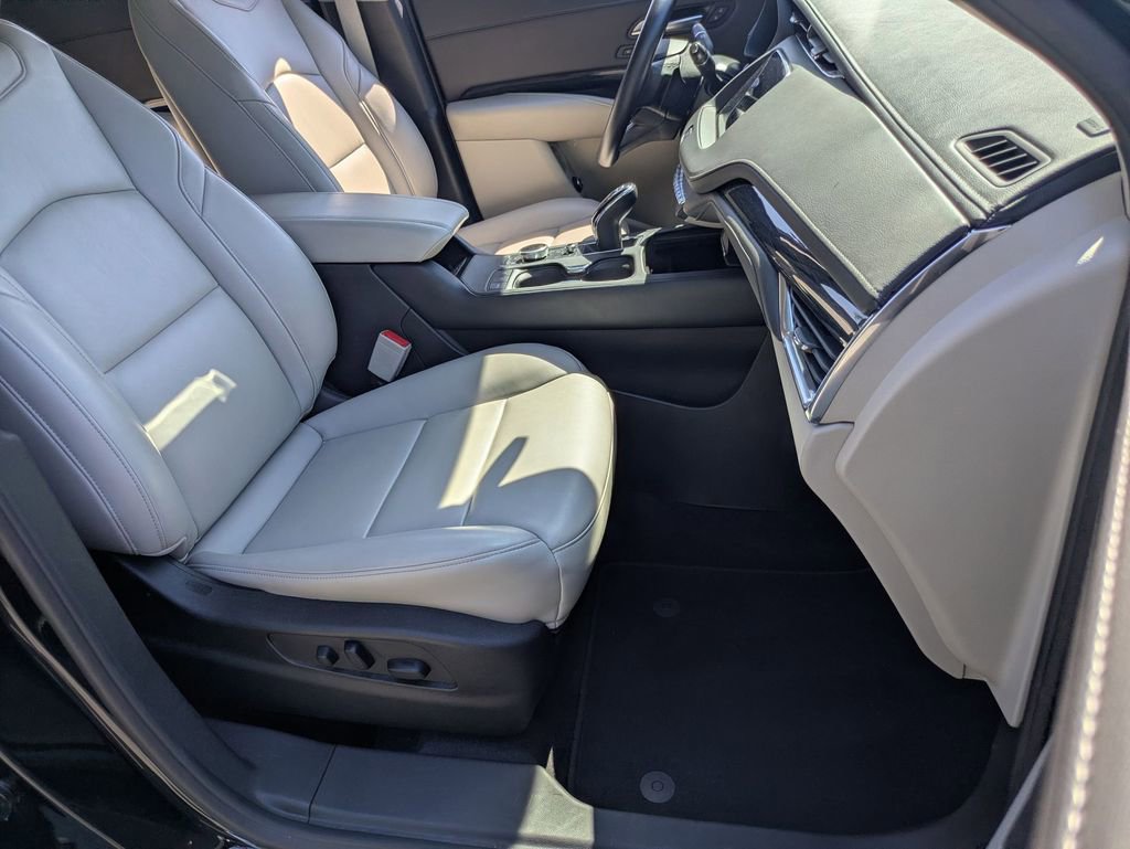 Used 2023 Cadillac XT4 Premium Luxury image 29