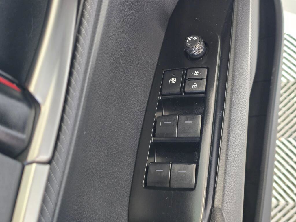 Used 2025 Toyota Camry SE image 20