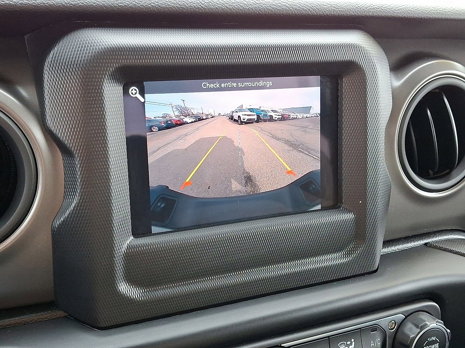 Used 2022 Jeep Gladiator Willys image 19