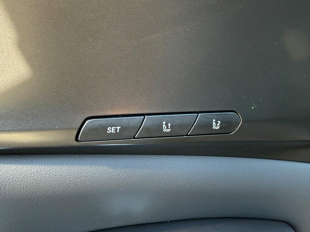 Used 2025 Kia Carnival SX Prestige image 16