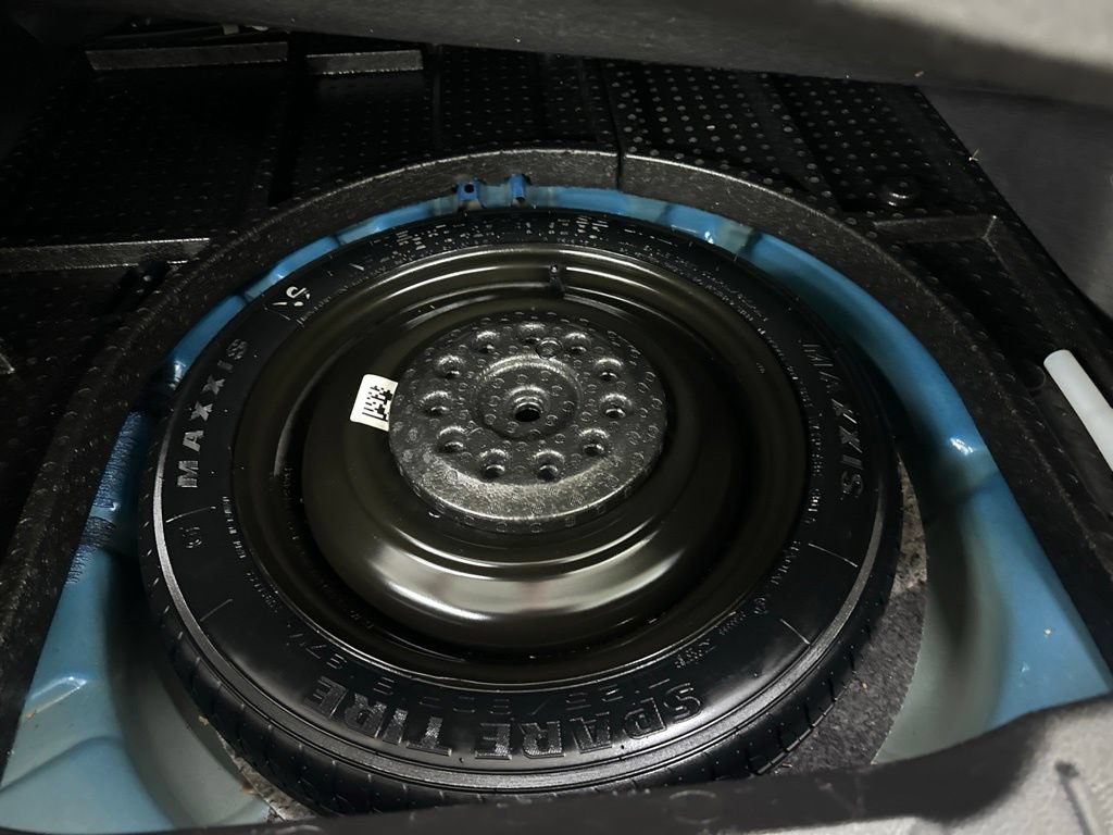Used 2018 Ford Focus SE w/ SE Appearance Package FWD image 29