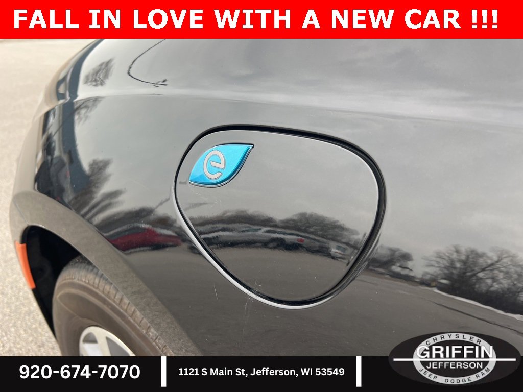 Used 2024 Chrysler Pacifica Select image 14