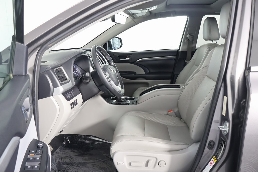 Used 2018 Toyota Highlander Limited FWD image 10