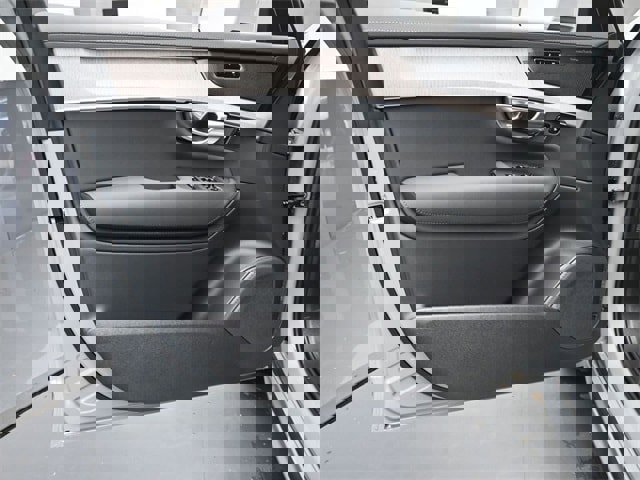 New 2025 Volvo XC90 T8 Ultra w/ Protection Package Premier image 17