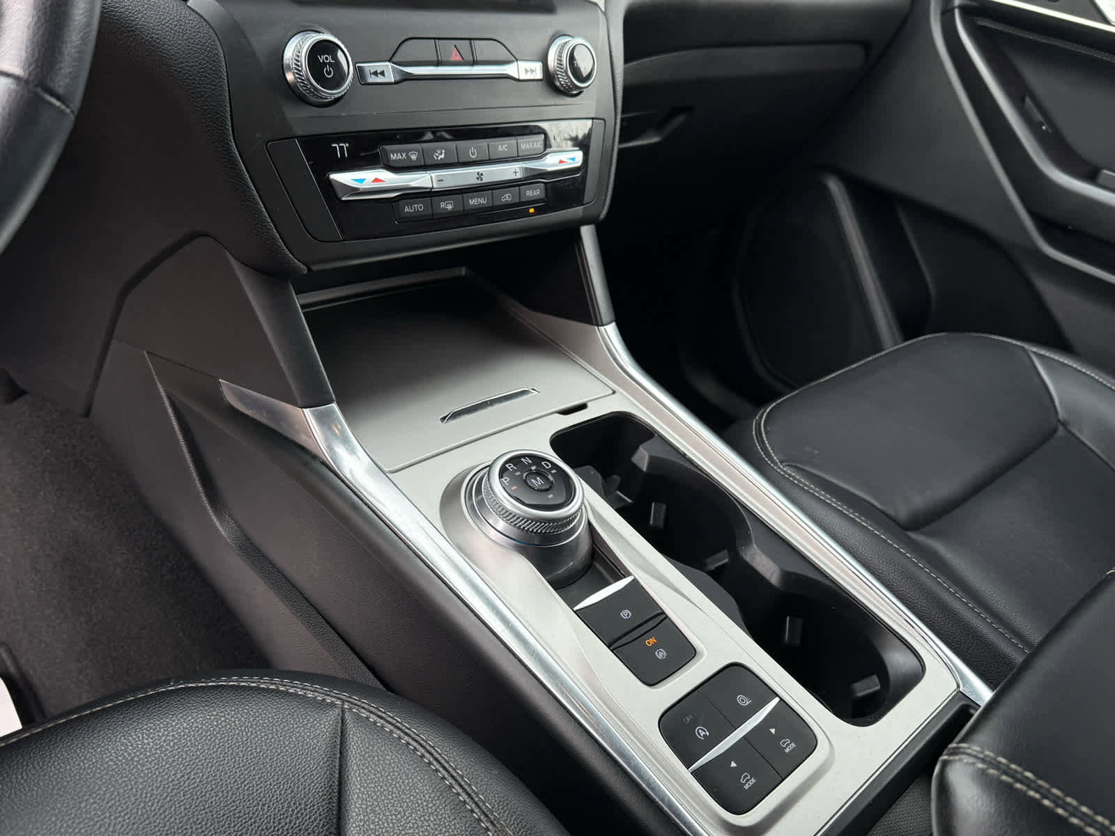 Used 2020 Ford Explorer XLT w/ Equipment Group 202A image 23