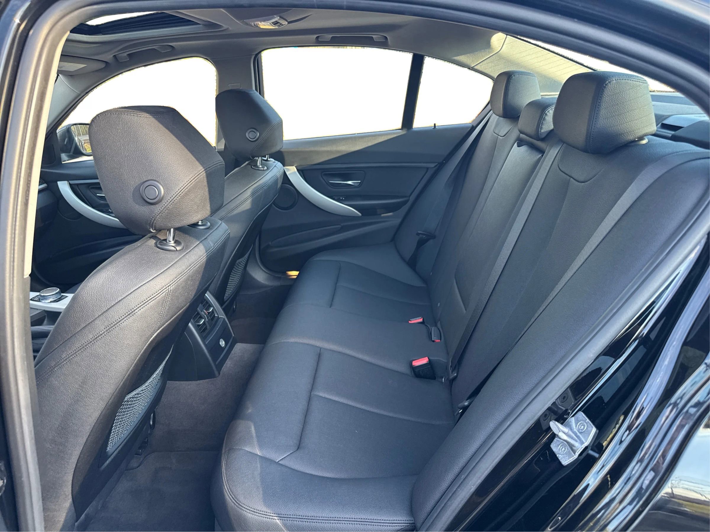 Used 2018 BMW 320i xDrive Sedan AWD/4WD image 13
