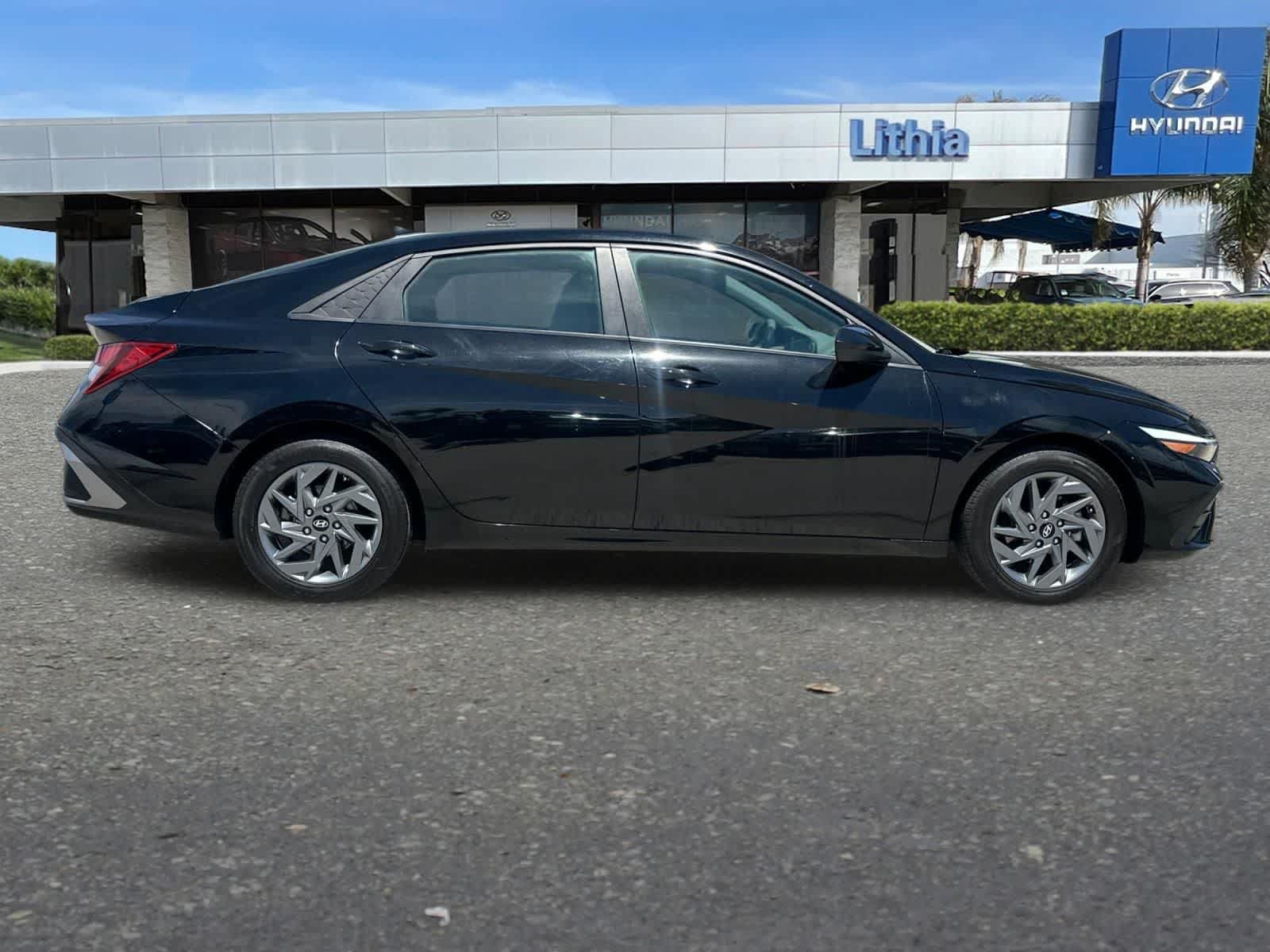 Used 2024 Hyundai Elantra SEL FWD image 9