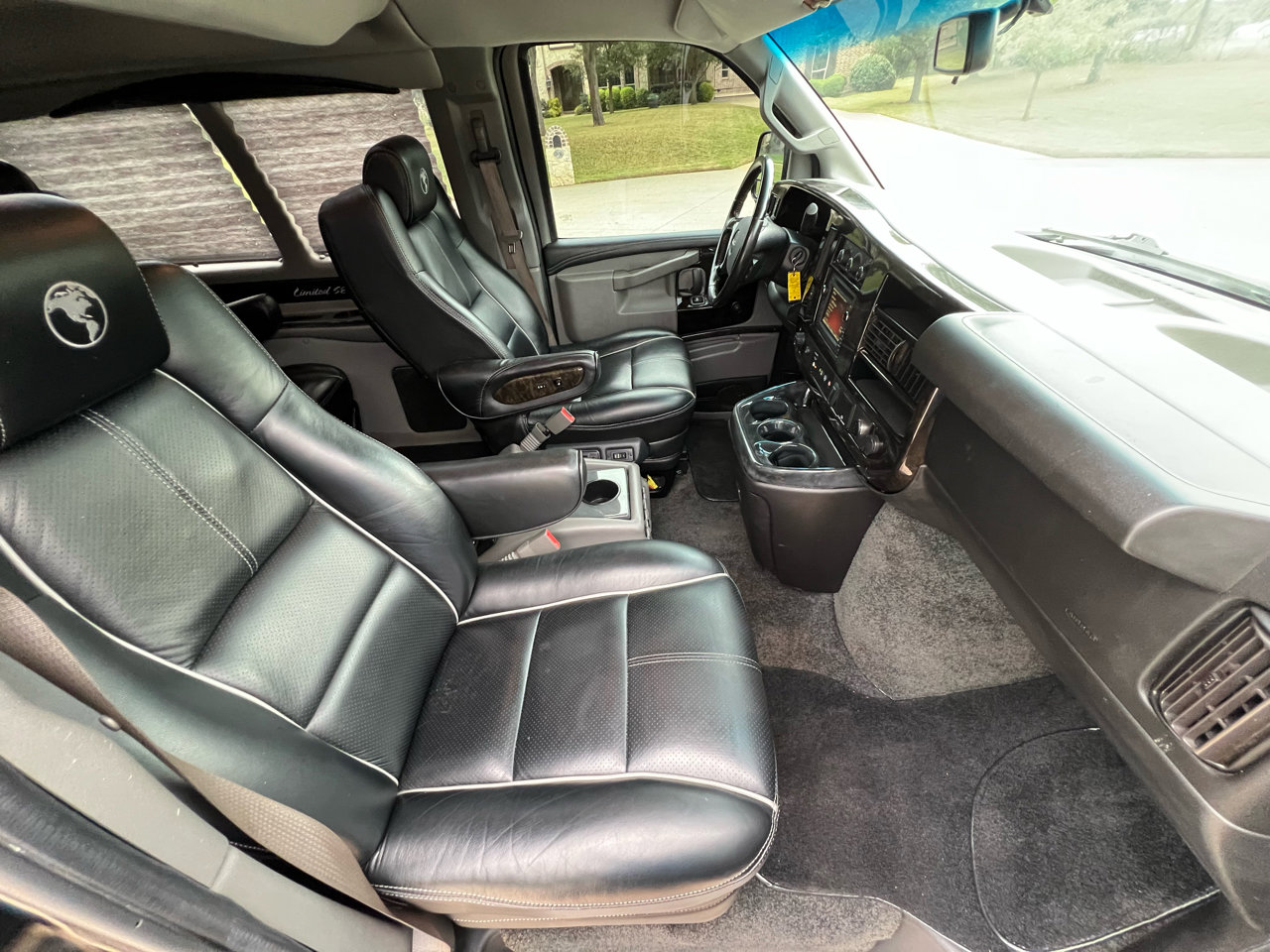 Used 2018 GMC Savana 3500 image 42