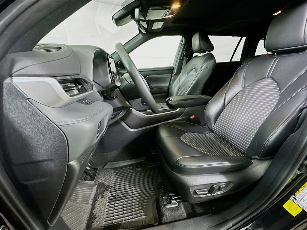 Used 2024 Toyota Highlander XSE image 16