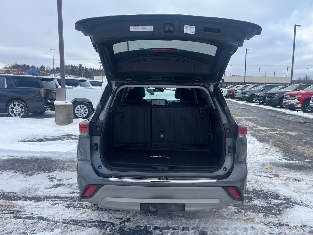 Used 2024 Toyota Highlander Platinum image 22