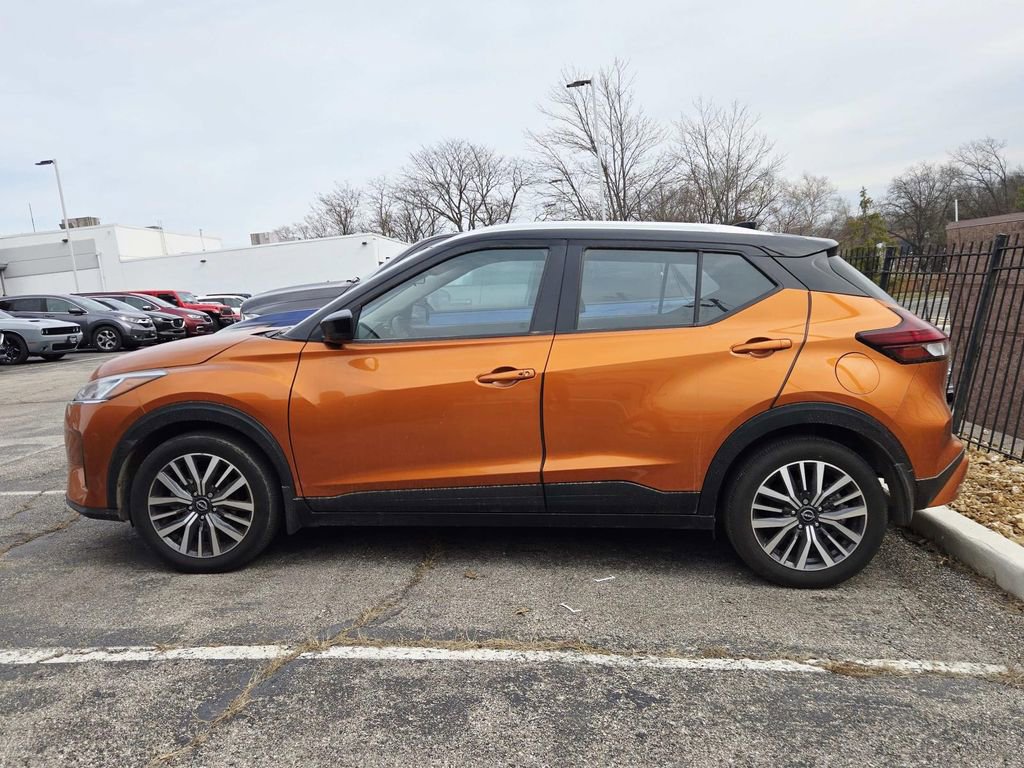 Used 2024 Nissan Kicks SV image 2