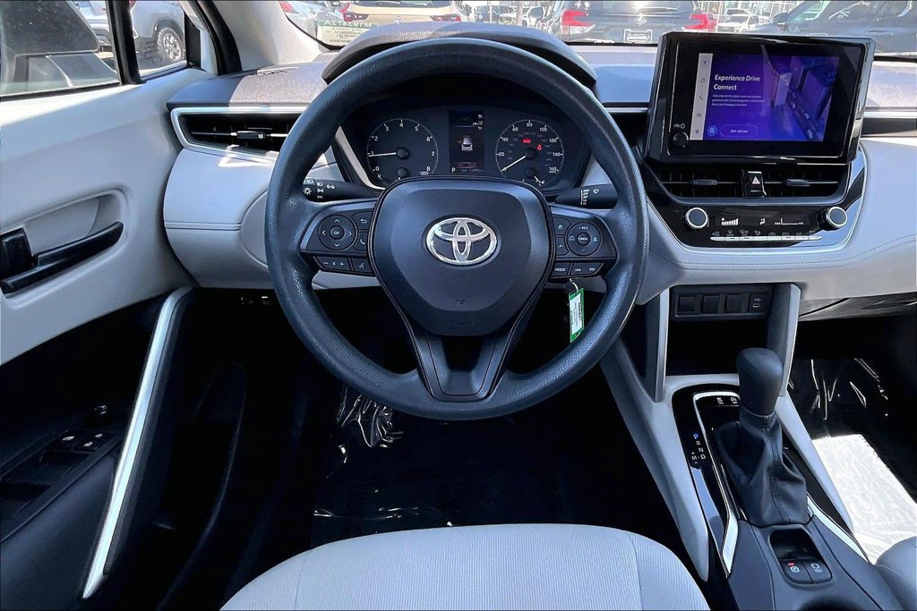 Used 2024 Toyota Corolla Cross L AWD/4WD image 7