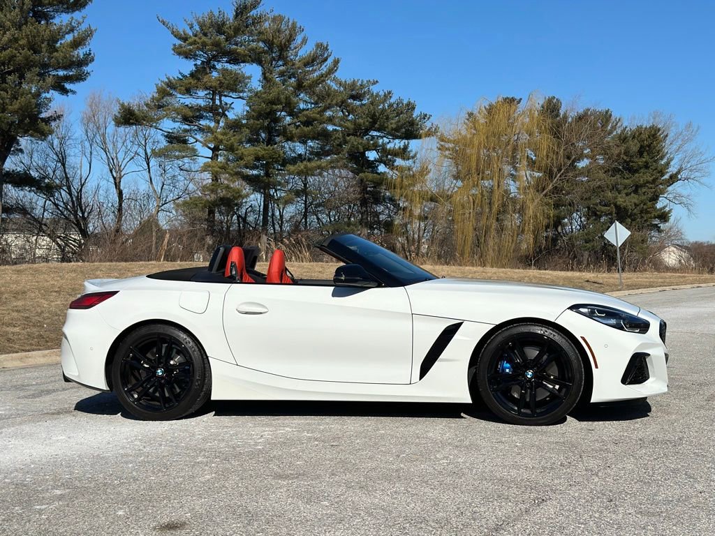 Used 2022 BMW Z4 M40i w/ Premium Package image 8