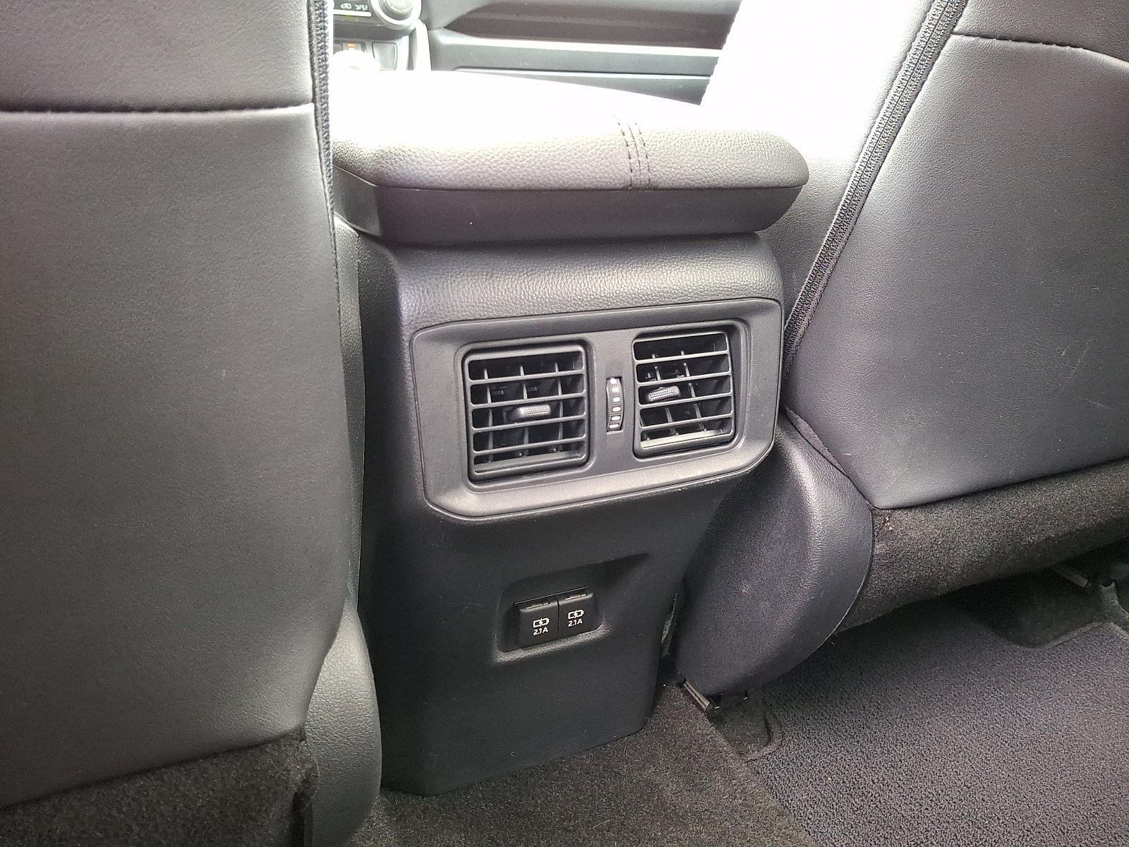 Used 2019 Toyota RAV4 Limited w/ Carpet Mat Package AWD/4WD image 12