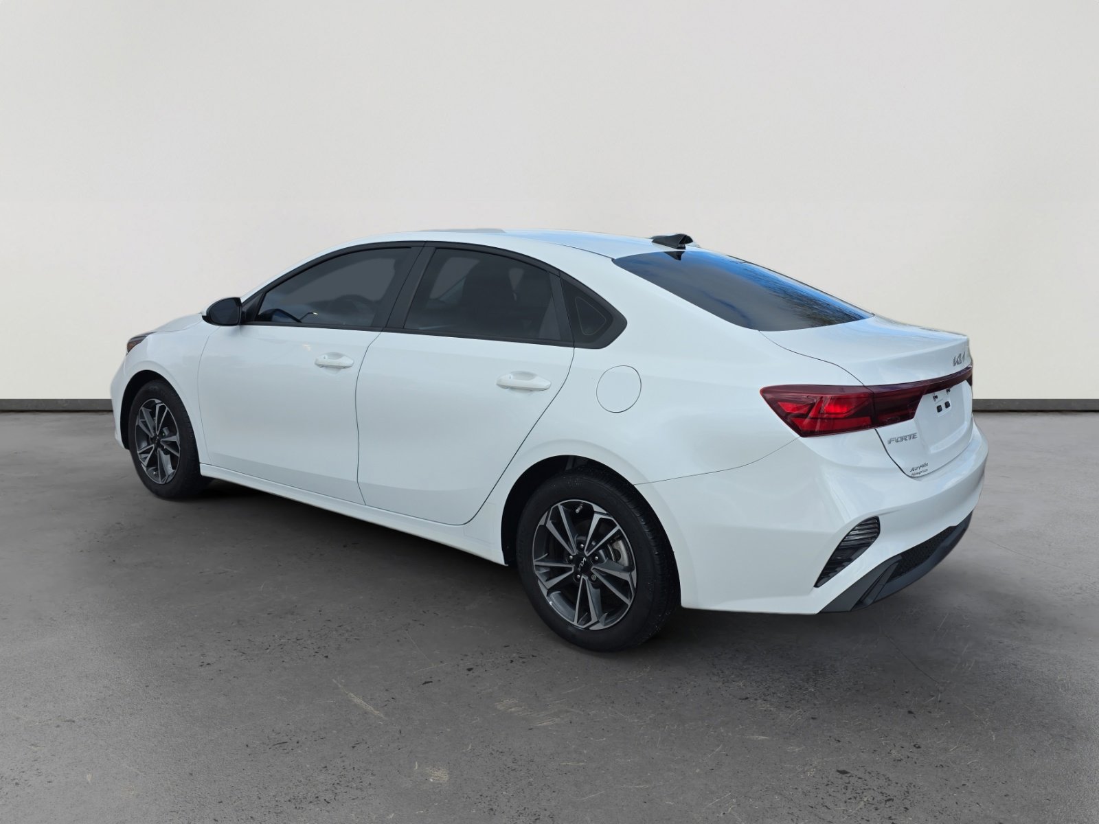 Used 2024 Kia Forte LXS image 3