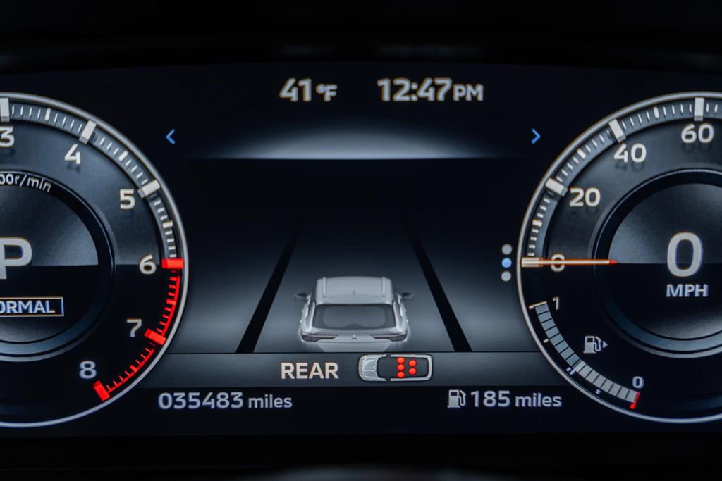 Used 2023 Mitsubishi Outlander SE Black Edition image 42