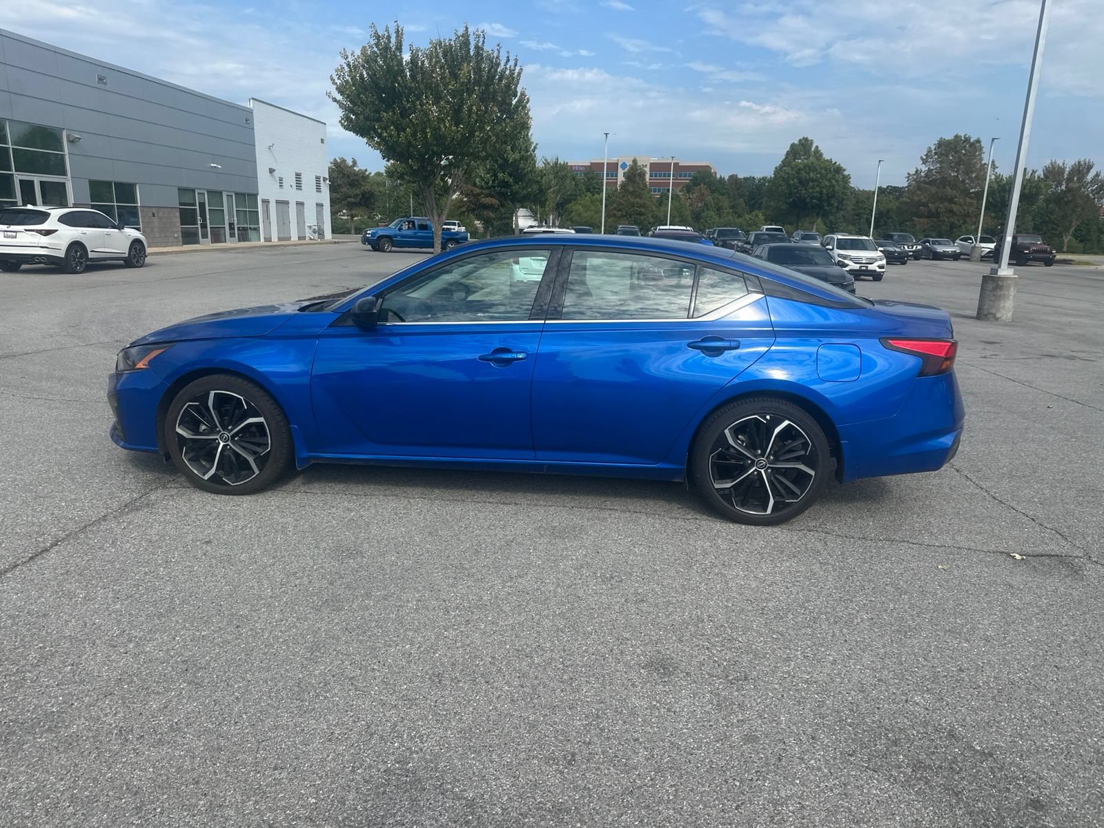 Used 2025 Nissan Altima 2.5 SR FWD image 8