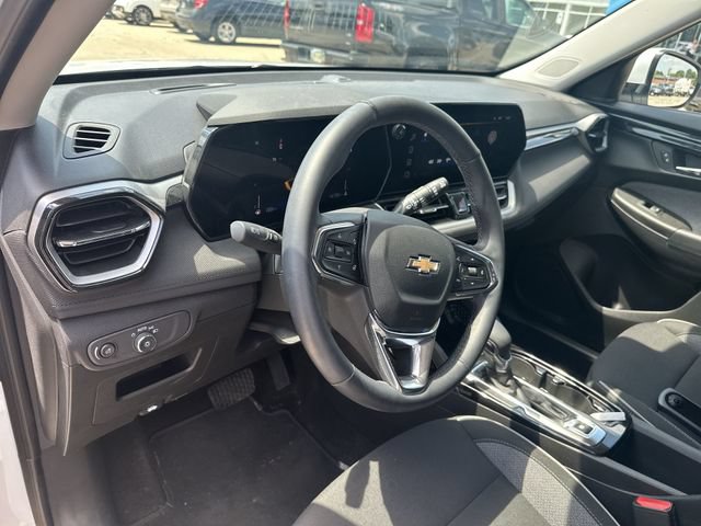 Used 2024 Chevrolet TrailBlazer LT w/ LT Cold Weather Package FWD image 13