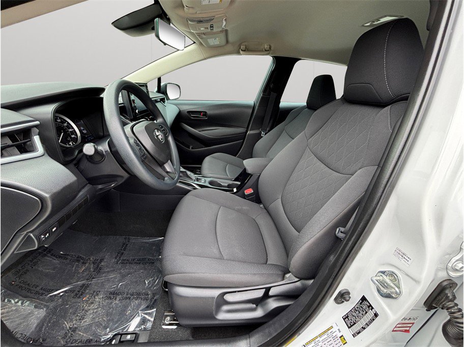 Used 2022 Toyota Corolla LE image 2