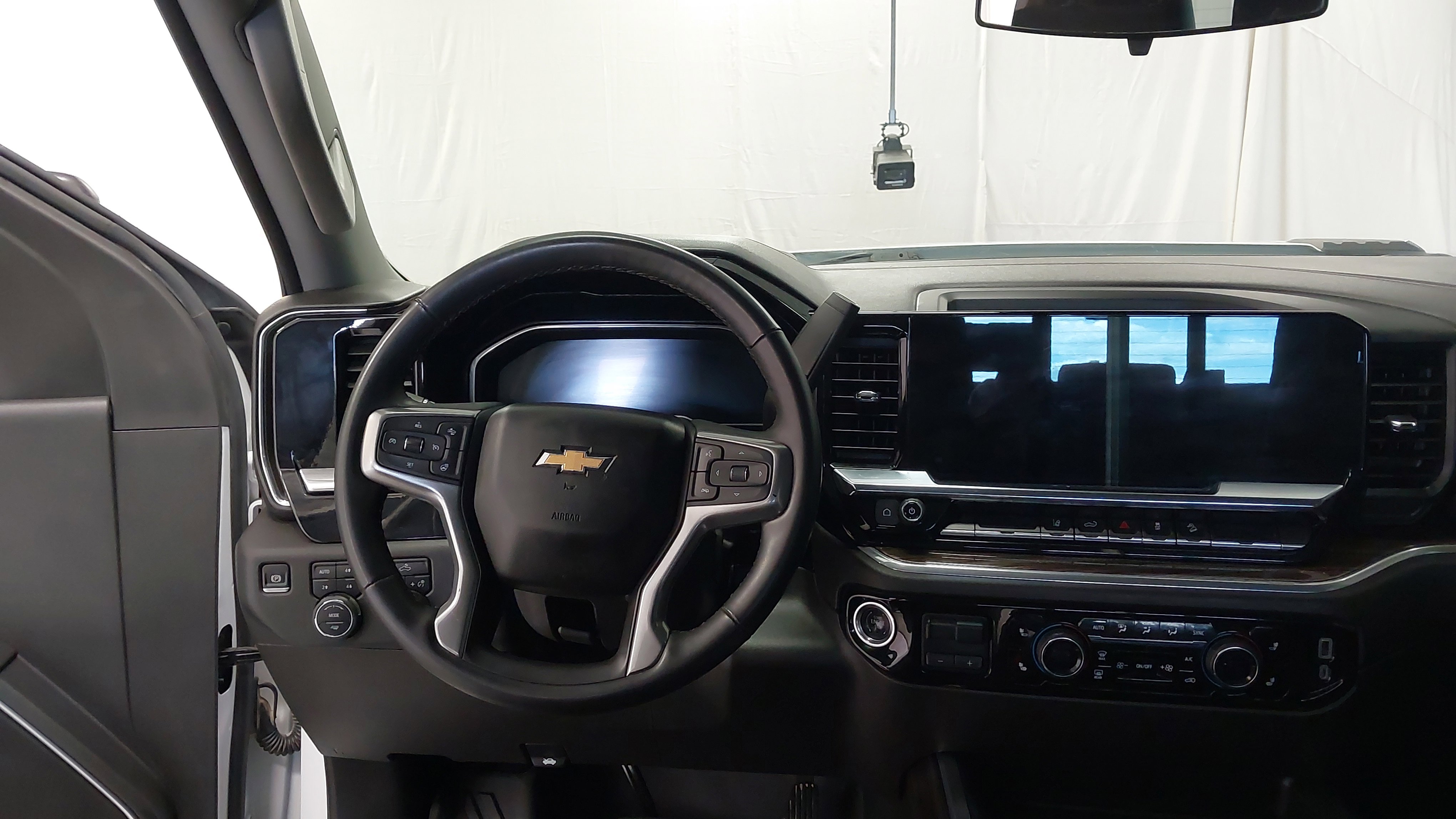 Used 2024 Chevrolet Silverado 2500 LT AWD/4WD image 26