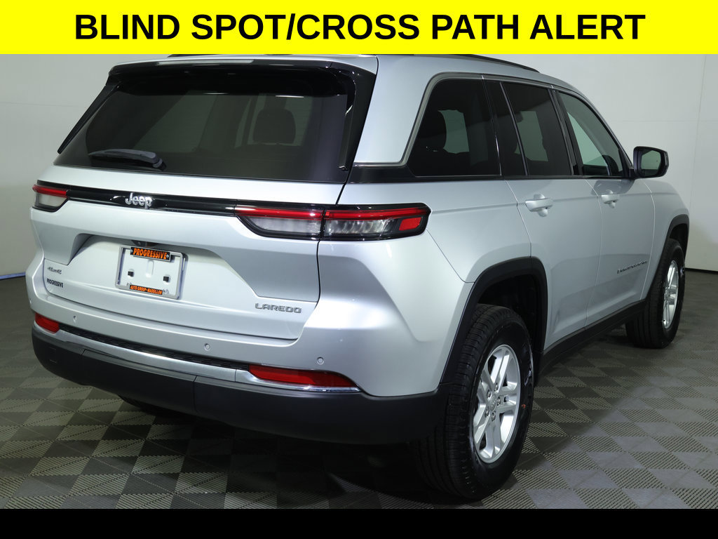 Used 2023 Jeep Grand Cherokee Laredo w/ Luxury Tech Group I AWD/4WD image 9