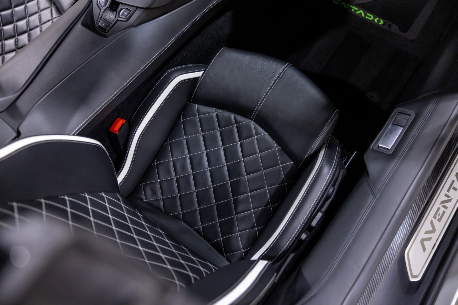 Used 2019 Lamborghini Aventador S image 39