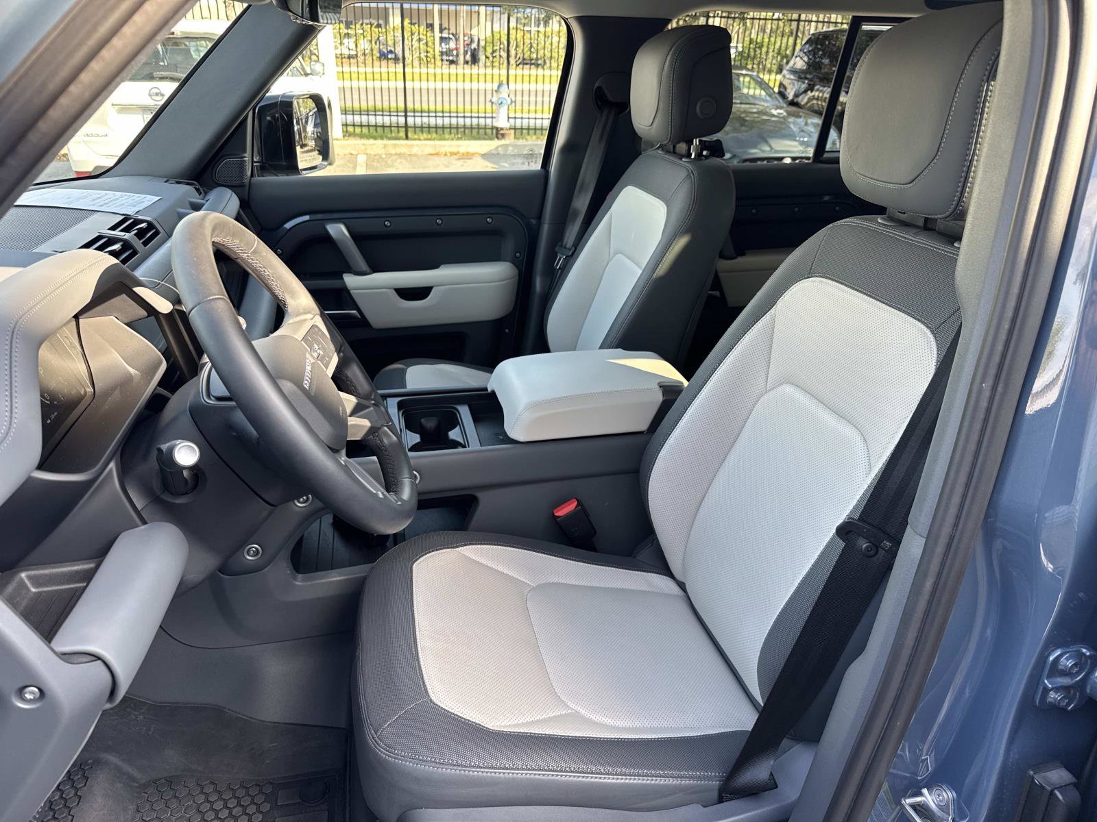 Used 2024 Land Rover Defender 110 X-Dynamic SE image 21