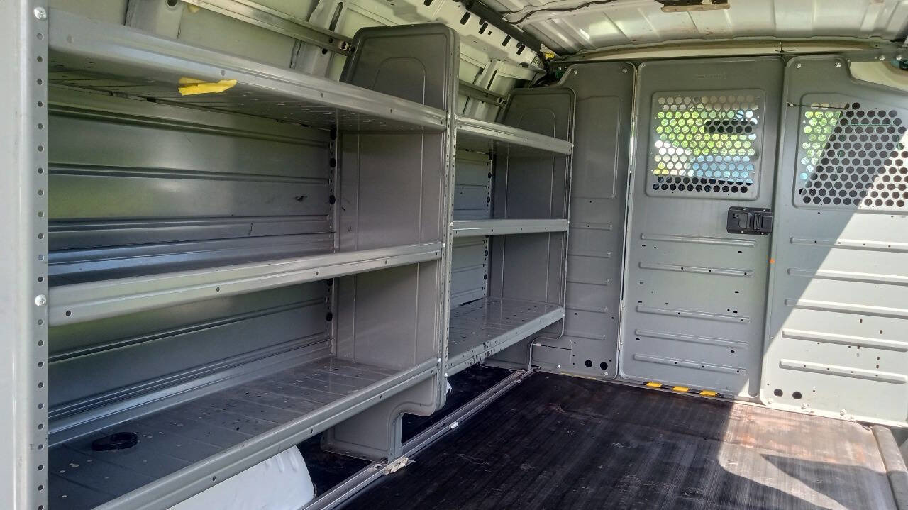 Used 2018 Chevrolet Express 2500 w/ Driver Convenience Package image 14