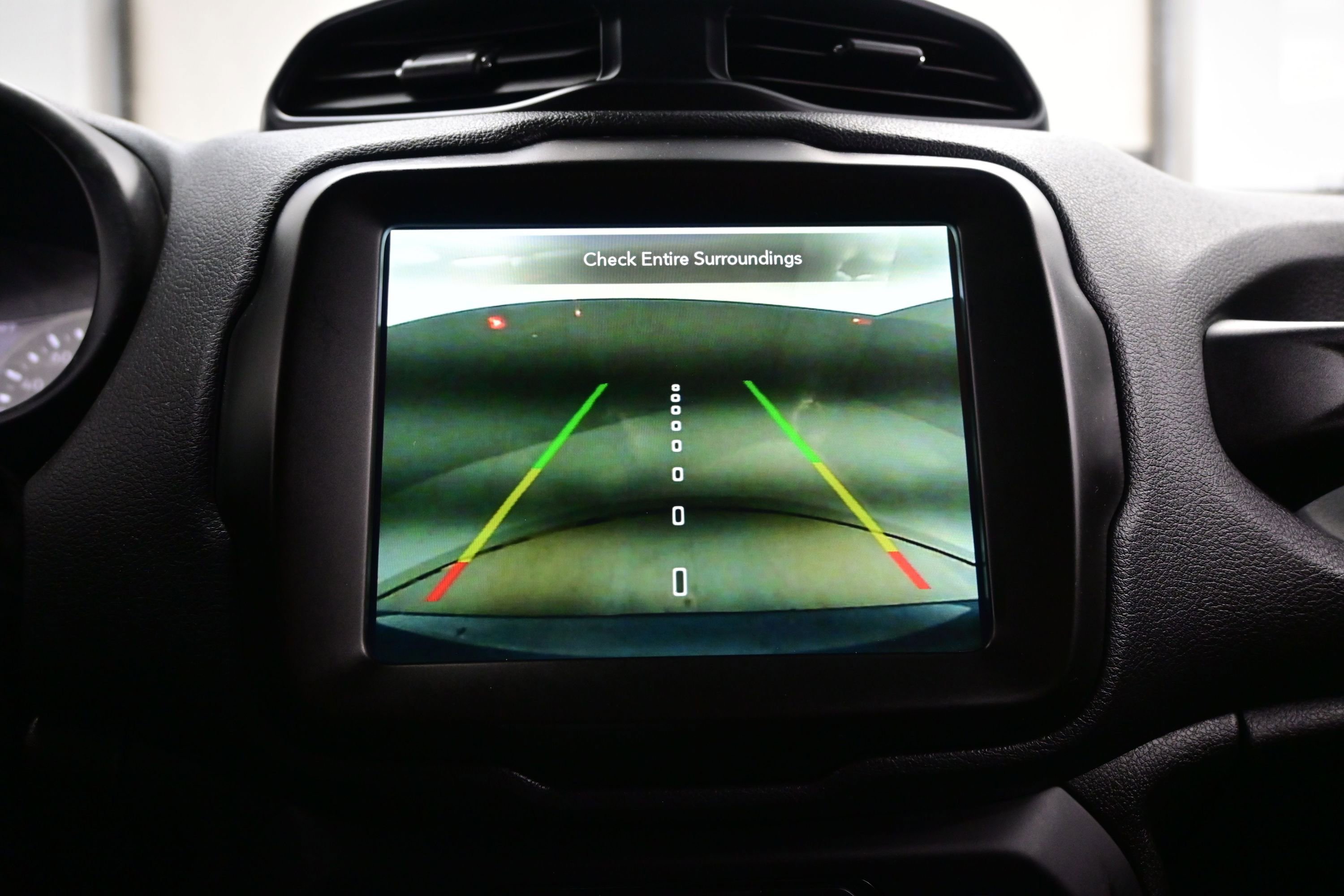 Used 2023 Jeep Renegade Latitude AWD/4WD image 17