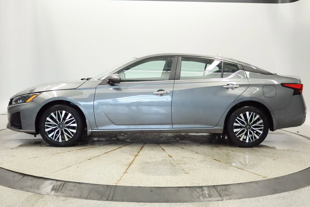 Used 2023 Nissan Altima 2.5 SV w/ SV Premium Package AWD/4WD image 2
