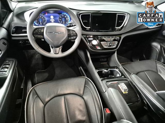 Used 2025 Chrysler Pacifica Limited image 10
