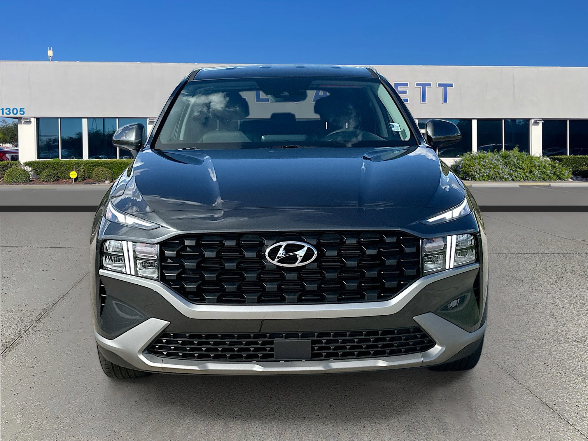Used 2023 Hyundai Santa Fe SE image 2