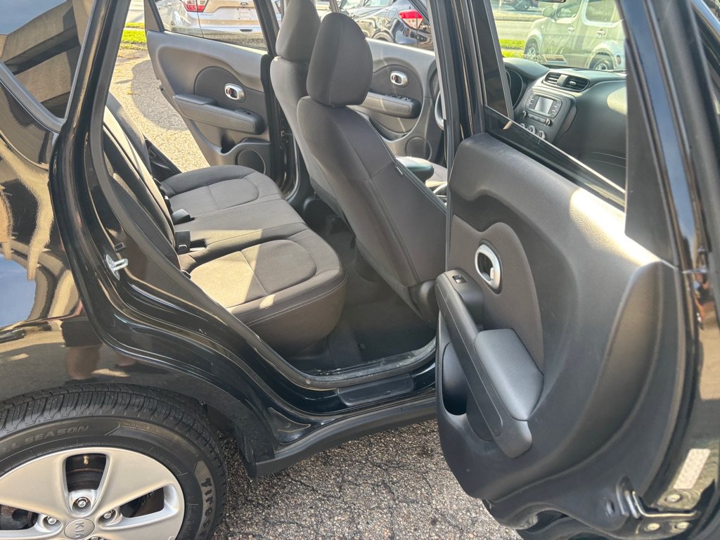 Used 2016 Kia Soul w/ Convenience Package FWD image 17