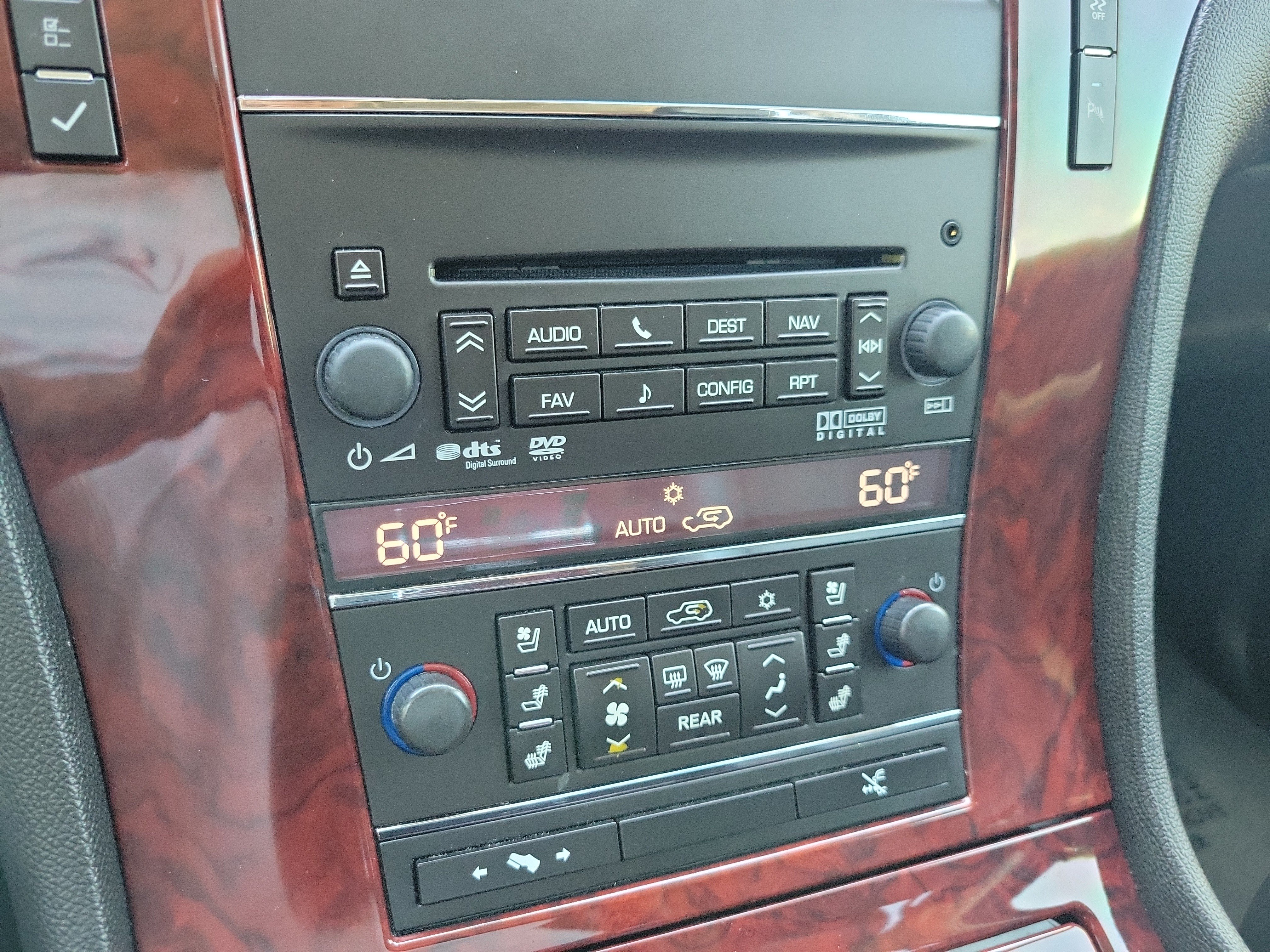 Used 2014 Cadillac Escalade Premium RWD image 24